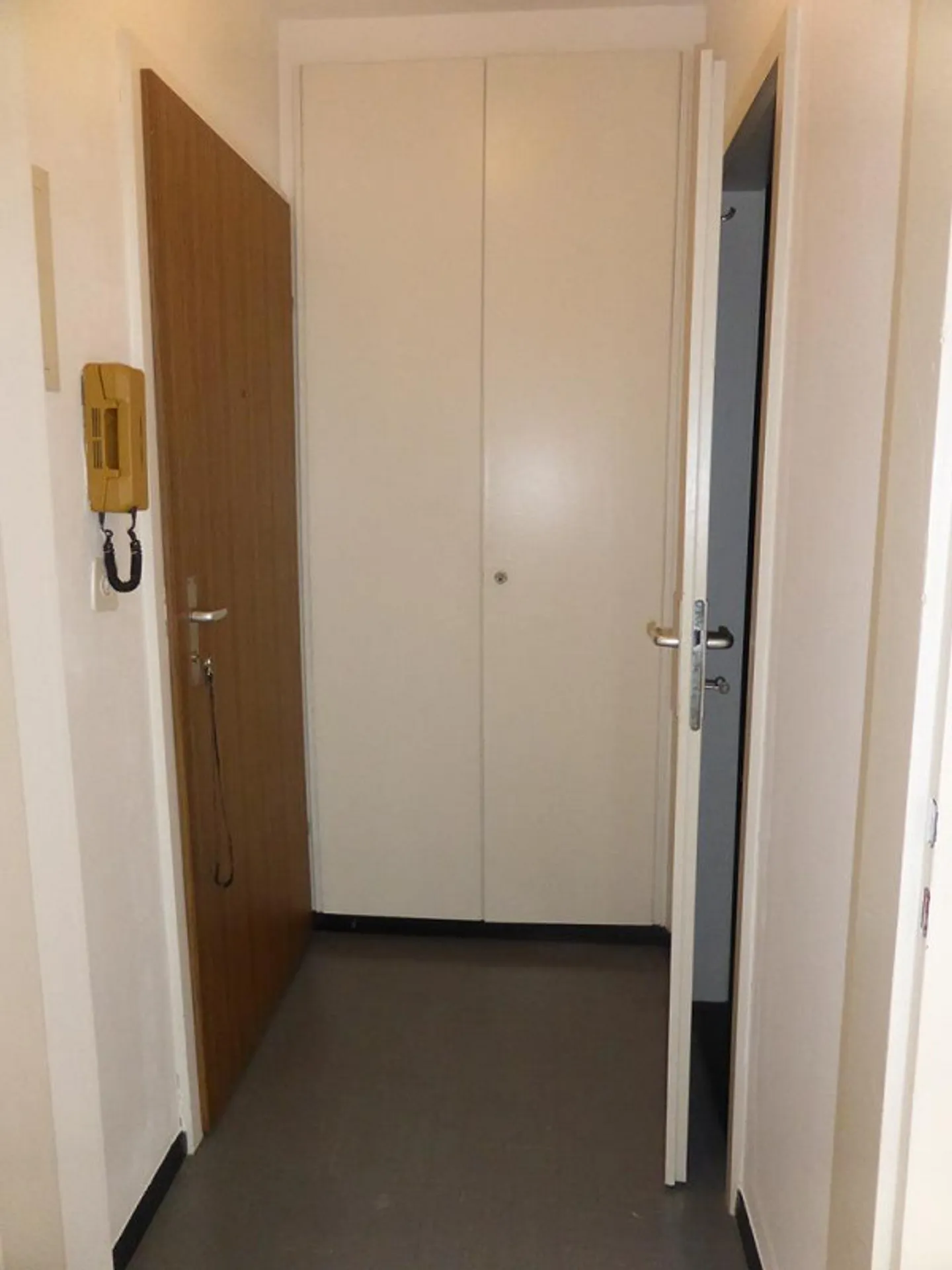 1-room apartment near Spalentor - Photo 5 of 5