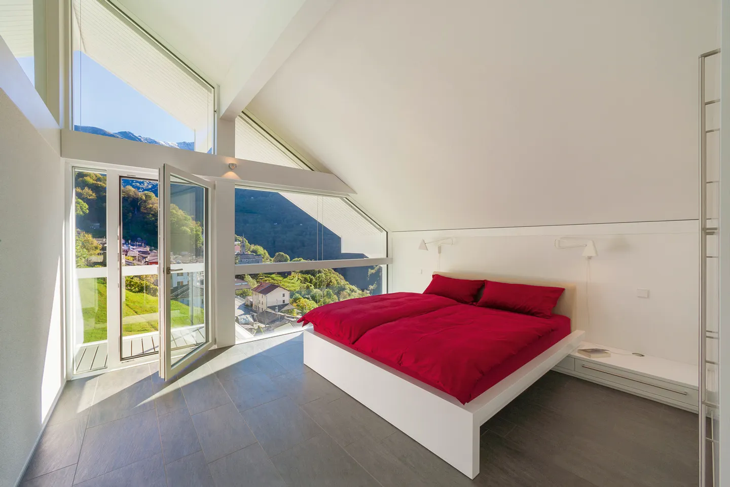 Oasi di Lusso e Design: Villa con Vista Panoramica a 360° - Foto 17 di 20