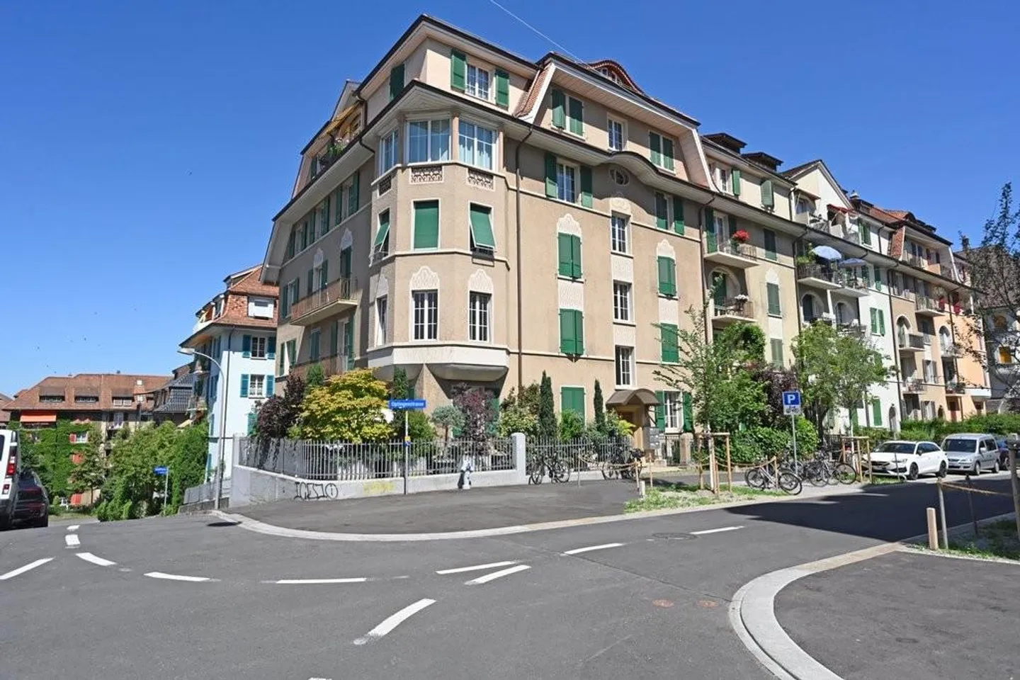 Spazio commerciale con garage e piazzale privato in affitto - Foto 1 di 12