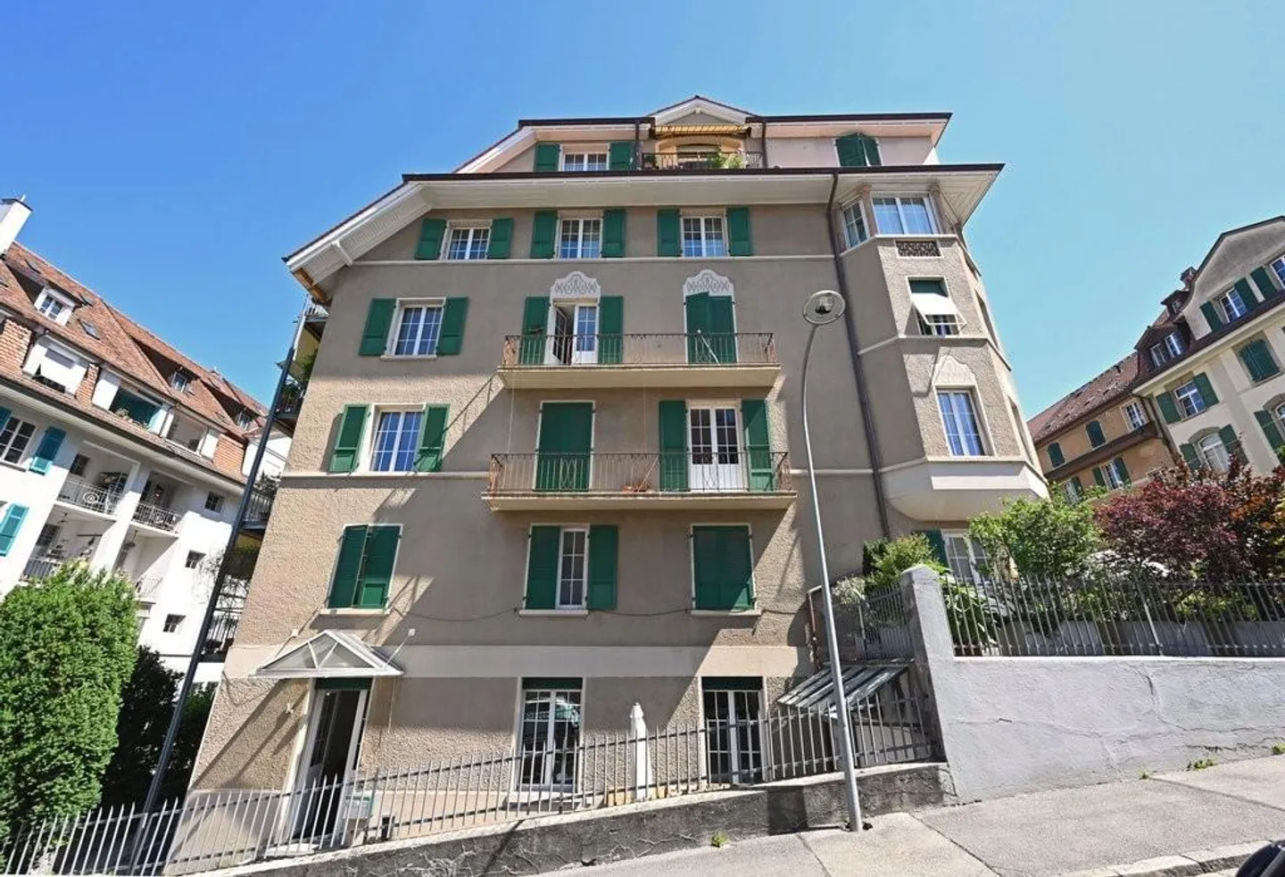 Spazio commerciale con garage e piazzale privato in affitto - Foto 2 di 12