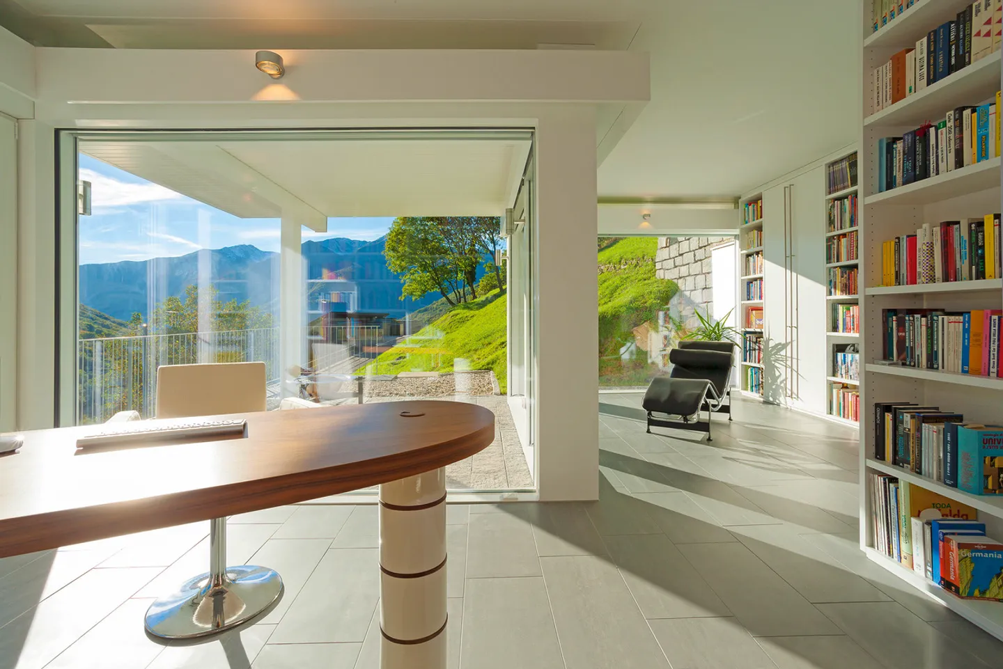 Oasi di Lusso e Design: Villa con Vista Panoramica a 360° - Foto 20 di 20