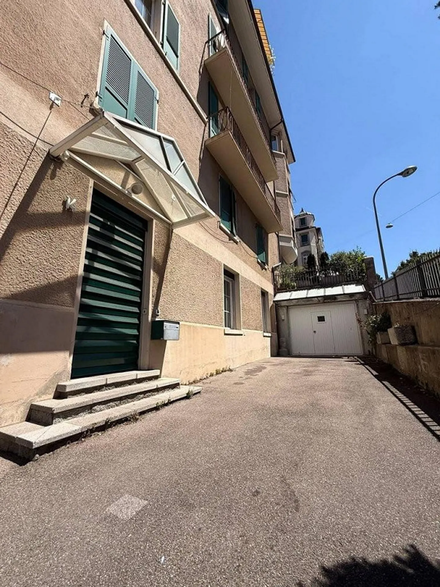 Spazio commerciale con garage e piazzale privato in affitto - Foto 3 di 12