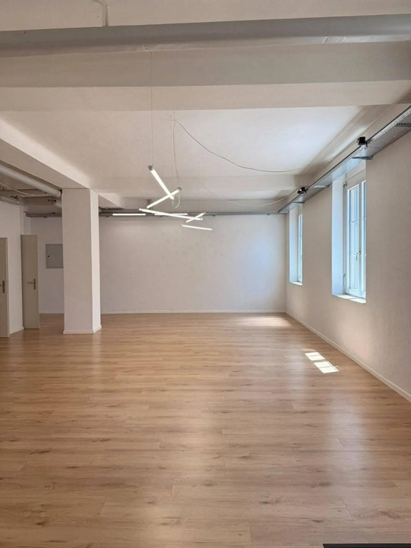 Spazio commerciale con garage e piazzale privato in affitto - Foto 5 di 12