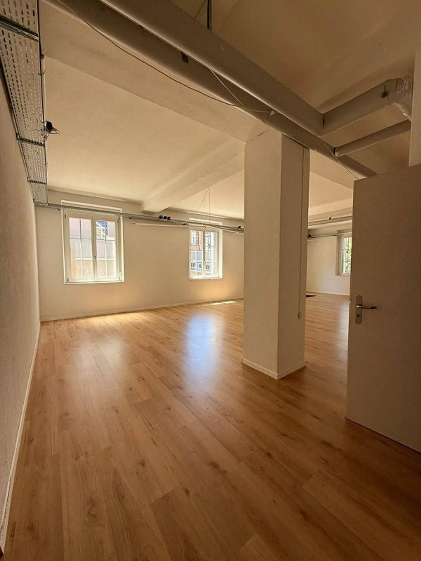 Spazio commerciale con garage e piazzale privato in affitto - Foto 6 di 12
