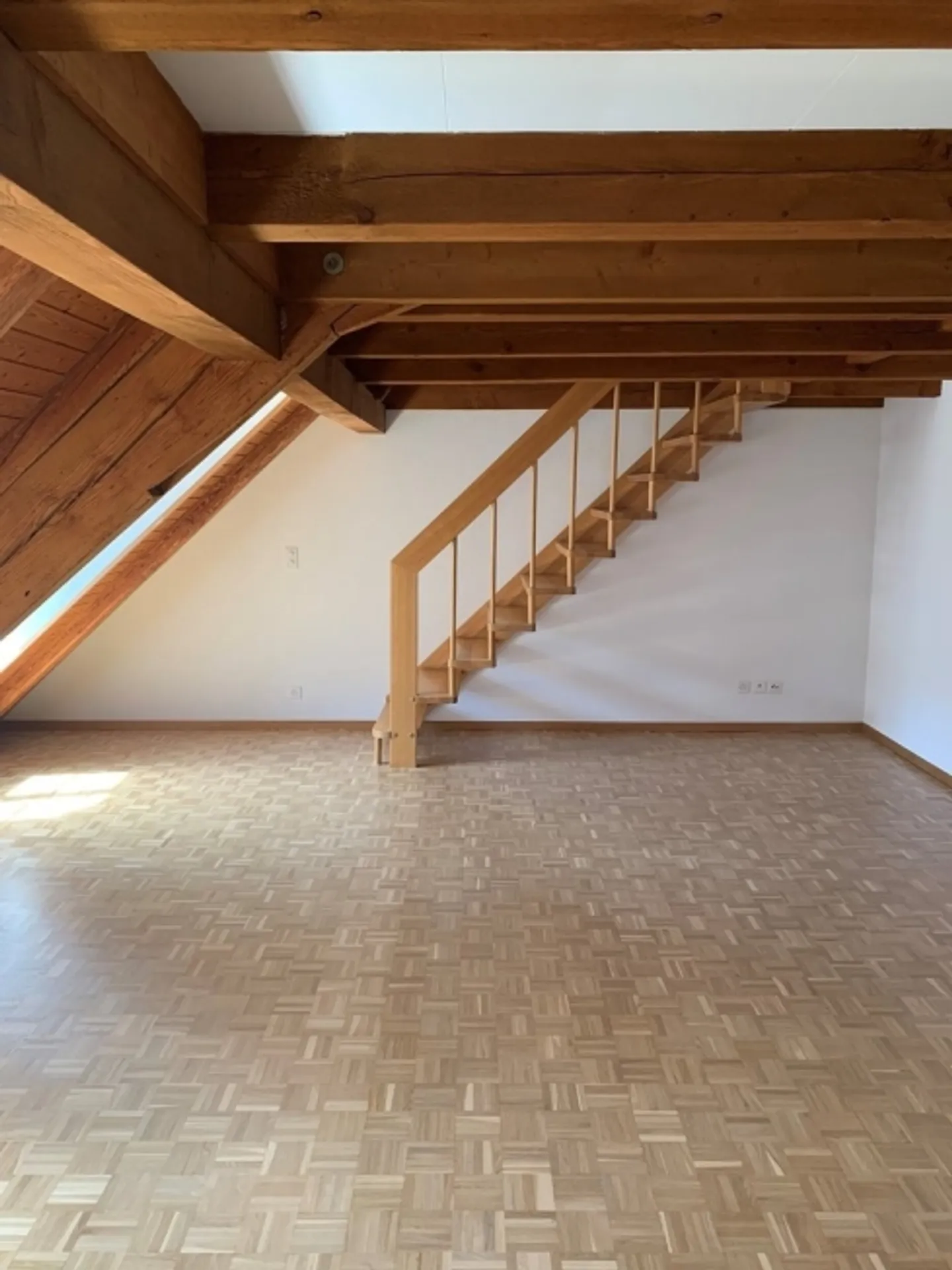 Ottimo appartamento mansardato con galleria in una posizione tranquilla da affittare - Foto 8 di 12