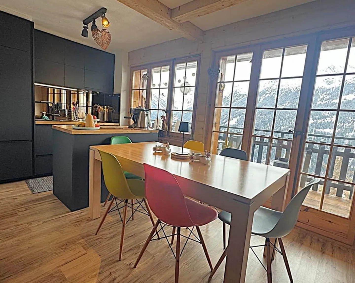 Lumineux 2.5 pièces de 60m2, entièrement rénové. 3ème étage, vue imprenable ! - Foto 3 von 13