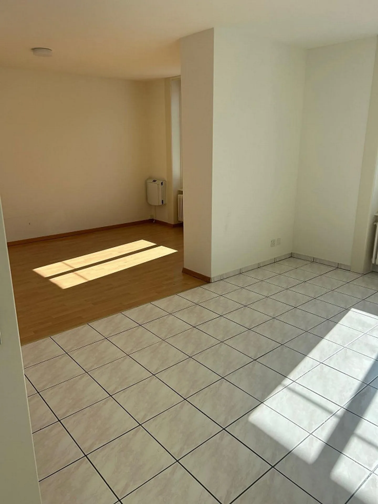Camera doppia spaziosa in appartamento condiviso - proprio nel centro! - Foto 1 di 10