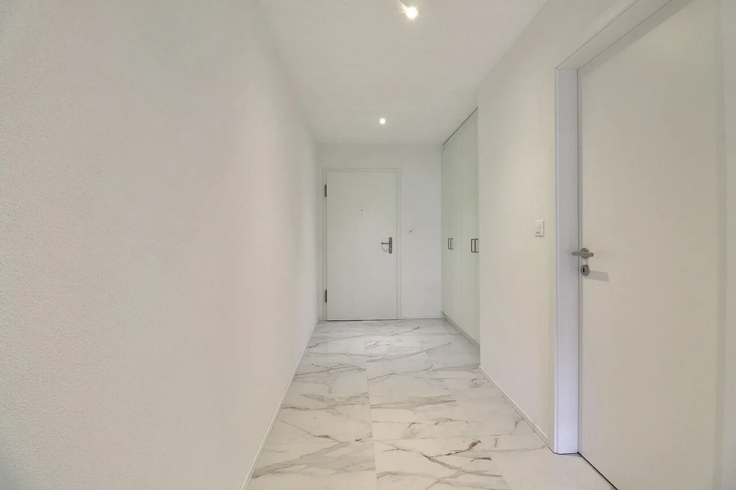 New Apartment with Garden - Photo 4 of 13