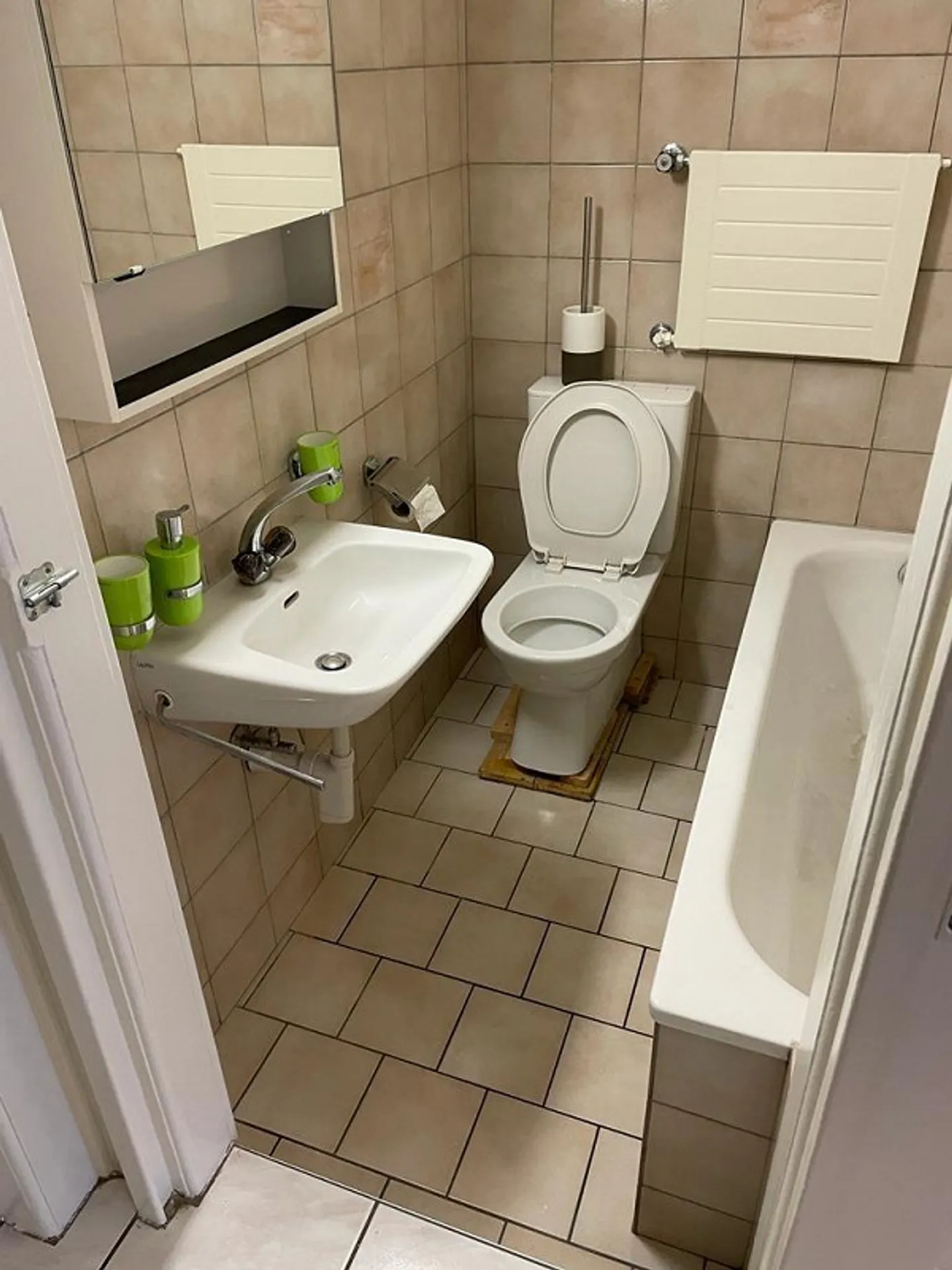 Camera doppia spaziosa in appartamento condiviso - proprio nel centro! - Foto 10 di 10
