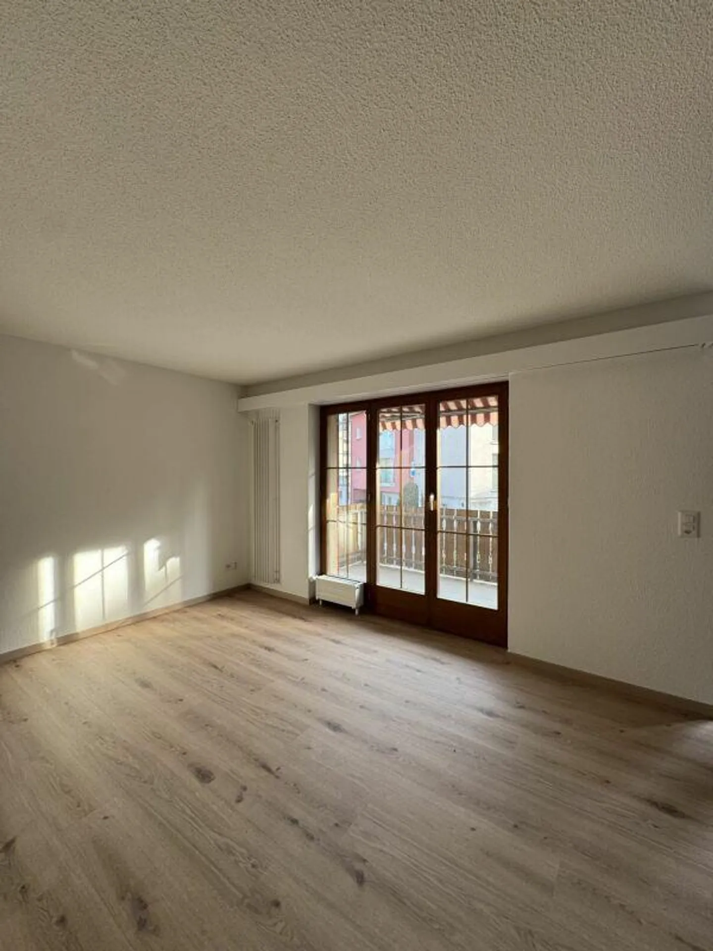 Modern 2.5-room apartment in a central location - Photo 1 of 9