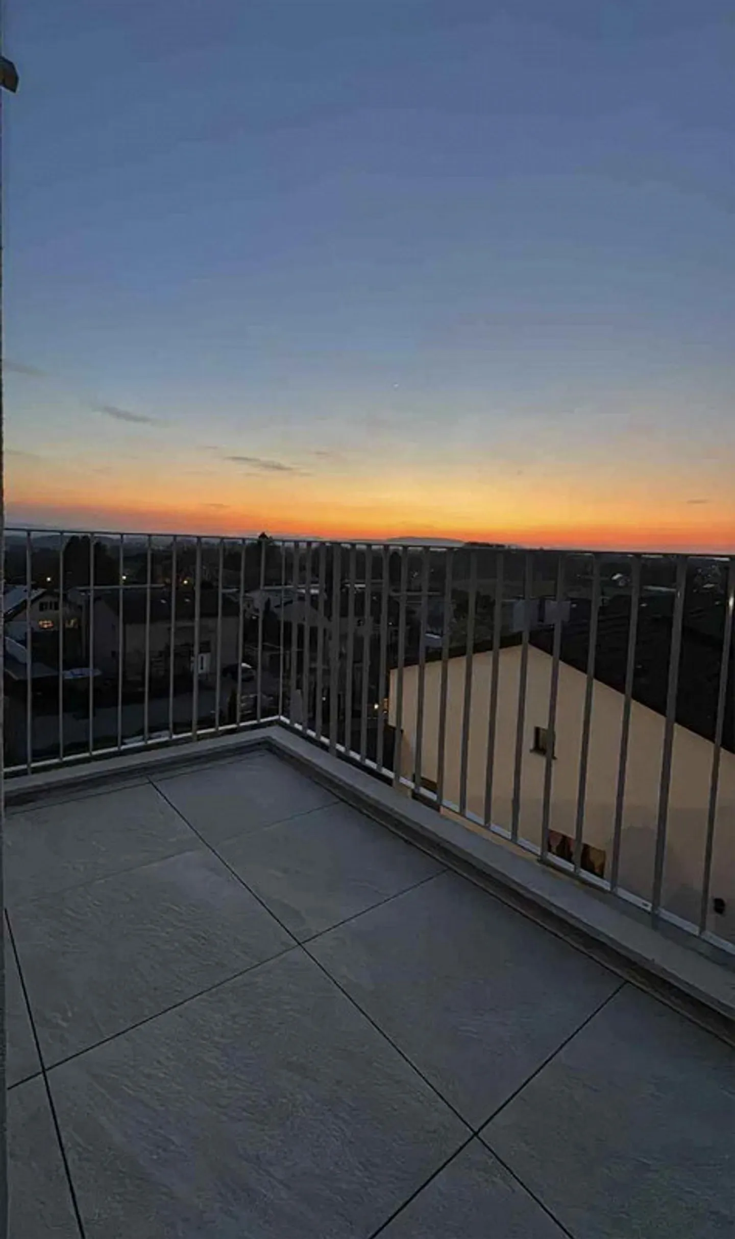 Appartamento nuovo di 2,5 locali con vista montagna a Hinwil - Foto 1 di 11