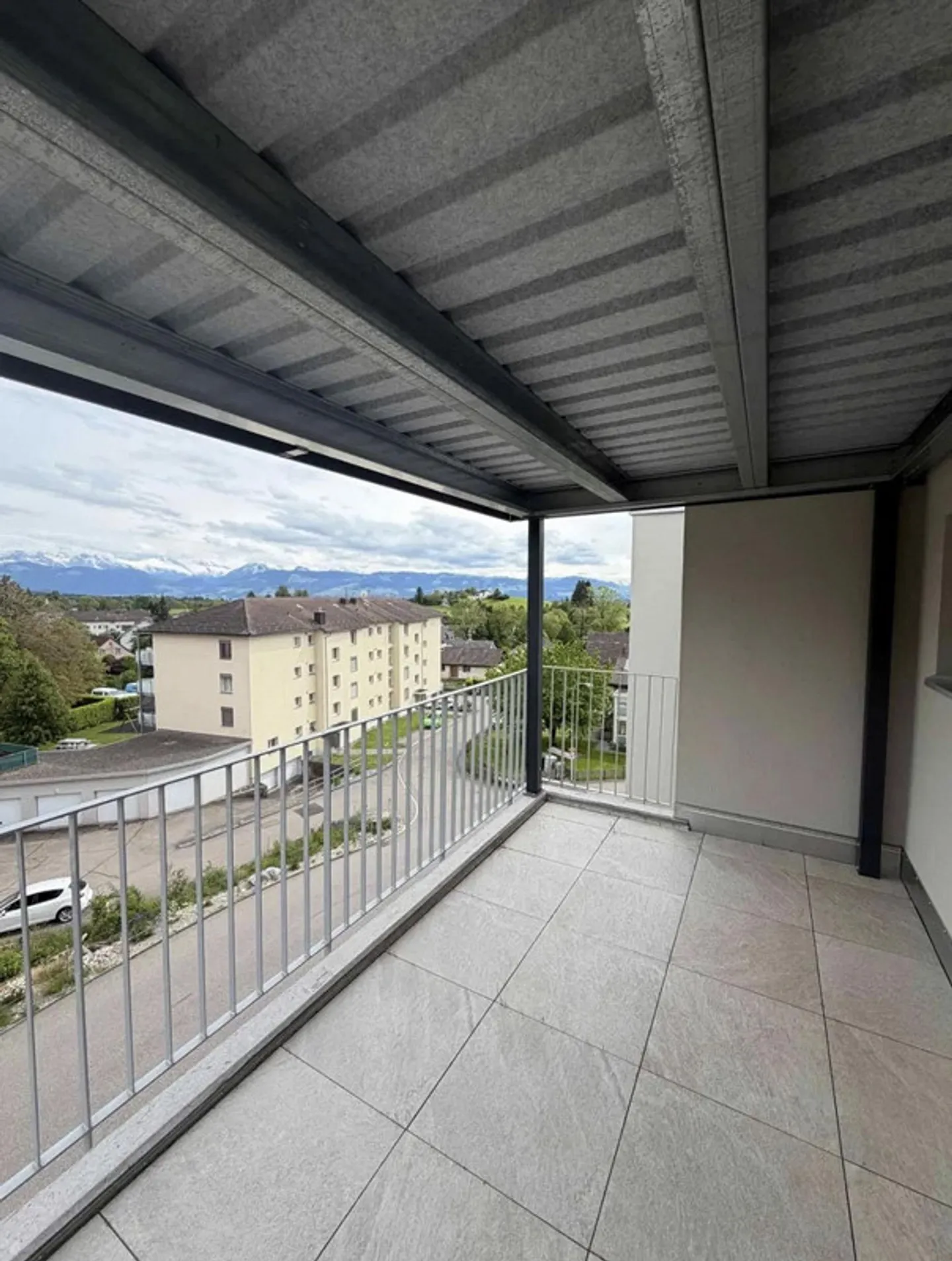 Appartamento nuovo di 2,5 locali con vista montagna a Hinwil - Foto 2 di 11