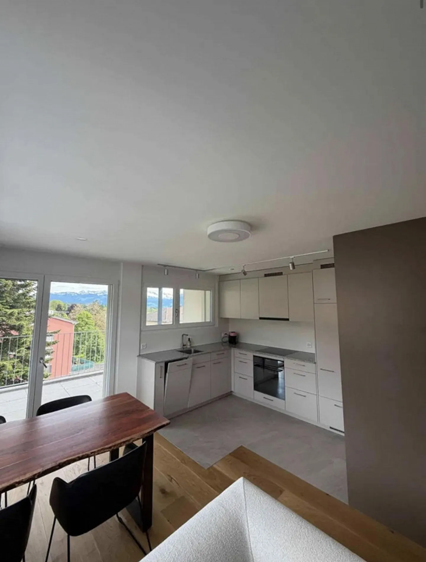 Appartamento nuovo di 2,5 locali con vista montagna a Hinwil - Foto 3 di 11