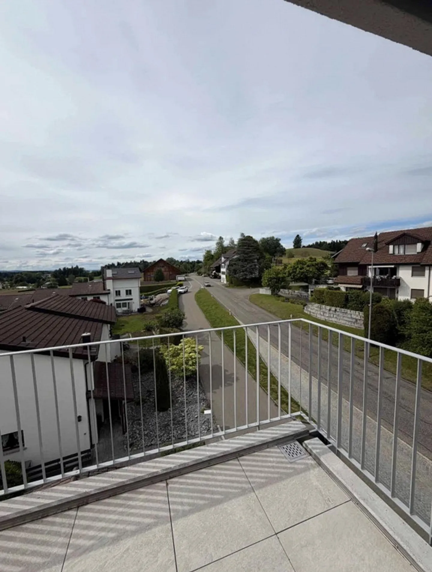 Appartamento nuovo di 2,5 locali con vista montagna a Hinwil - Foto 7 di 11