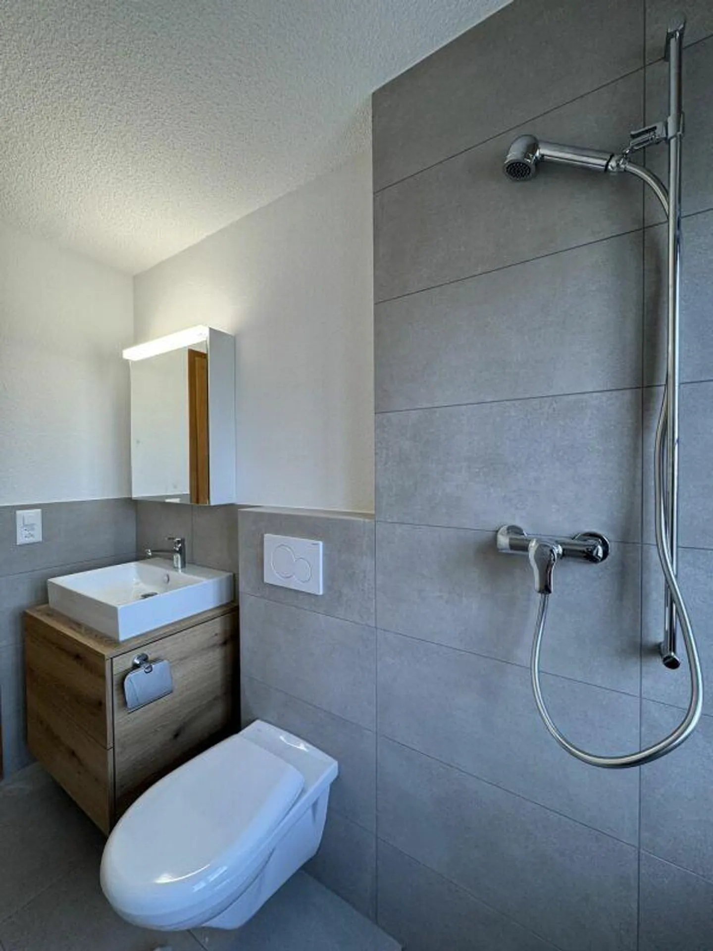 Modern 2.5-room apartment in a central location - Photo 4 of 9
