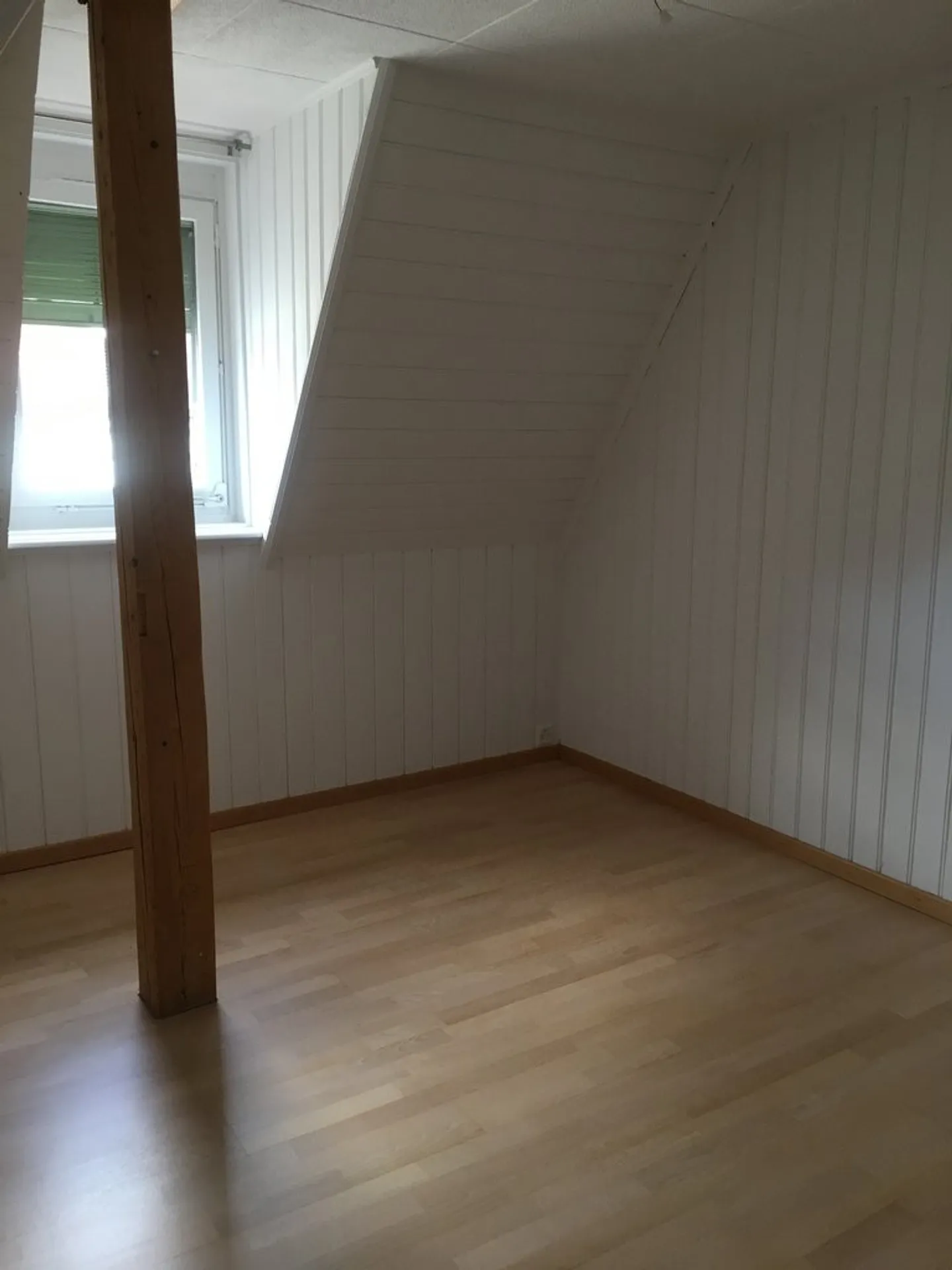 Appartement sous les combles 4.0 pièces avec caractère - Photo 3 sur 8