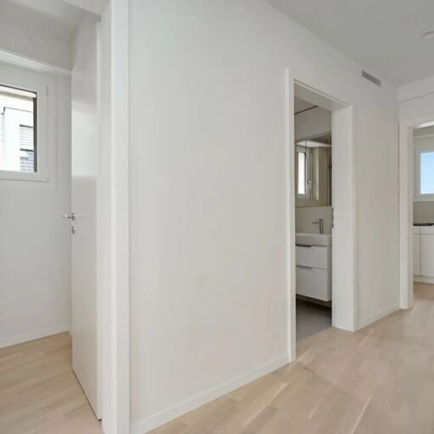 Bel appartement de 2,5 pièces avec 2 balcons au centre de Bienne - Photo 5 sur 10