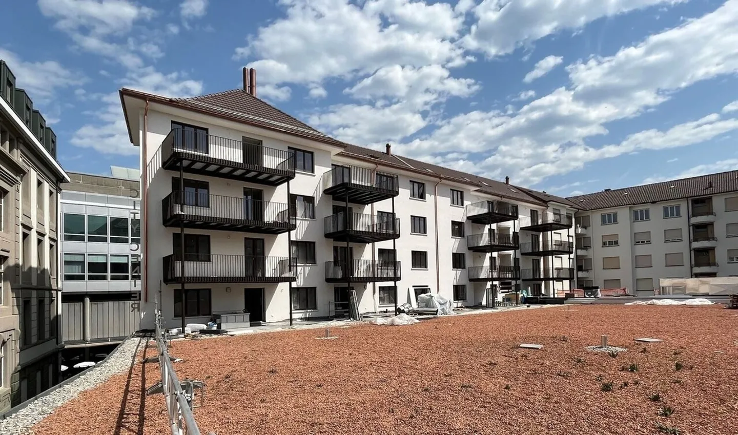Bel appartement de 2,5 pièces avec 2 balcons au centre de Bienne - Photo 1 sur 10