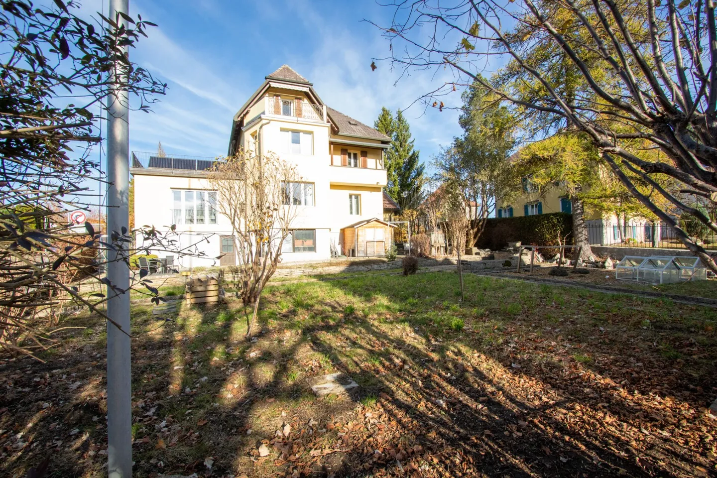 Elegante casa unifamiliare con appartamento indipendente - ristrutturata, luminosa e accogliente - Foto 1 di 22