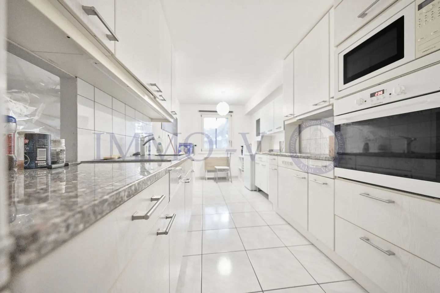 SPACIOUS WITH LARGE TERRACE AND IDEAL LOCATION - Photo 5 of 8