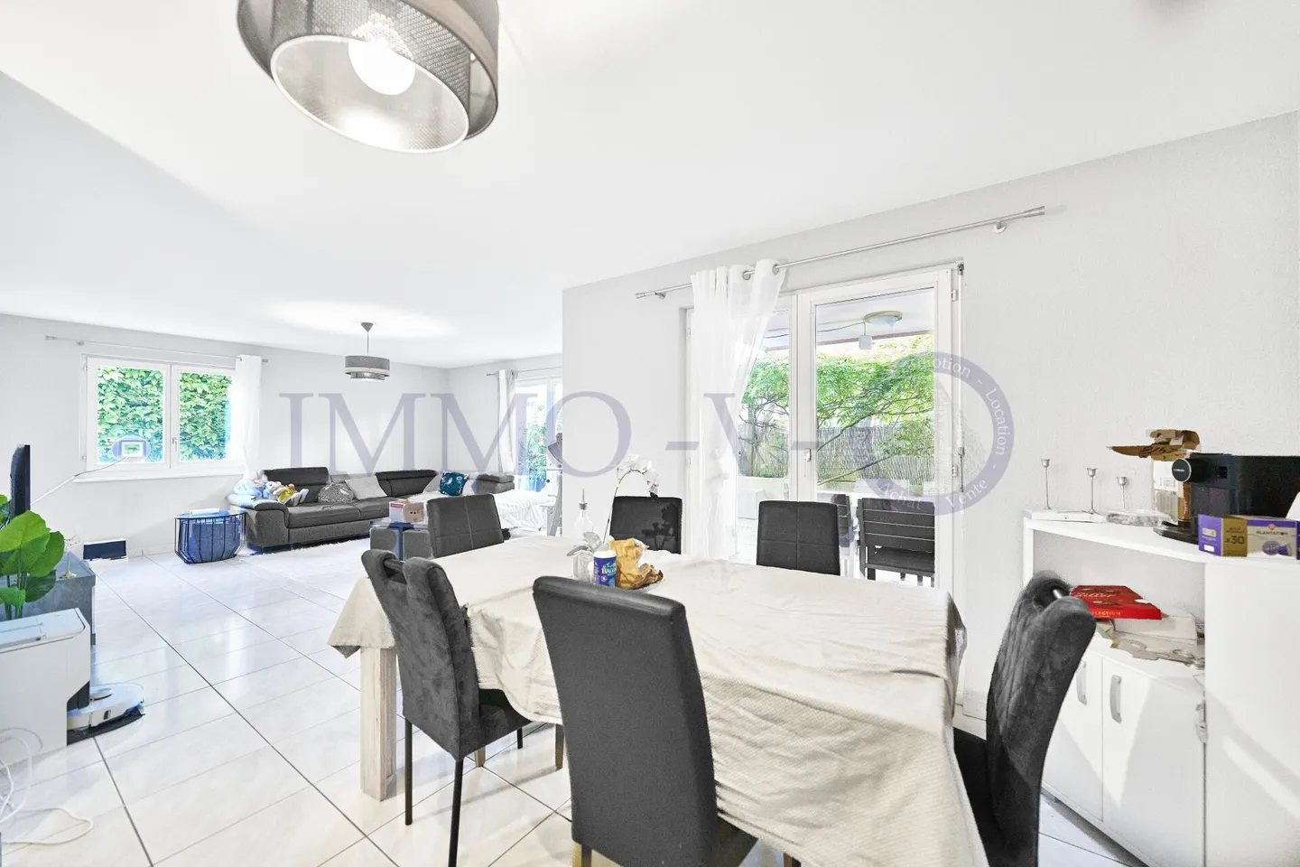 SPACIOUS WITH LARGE TERRACE AND IDEAL LOCATION - Photo 2 of 8