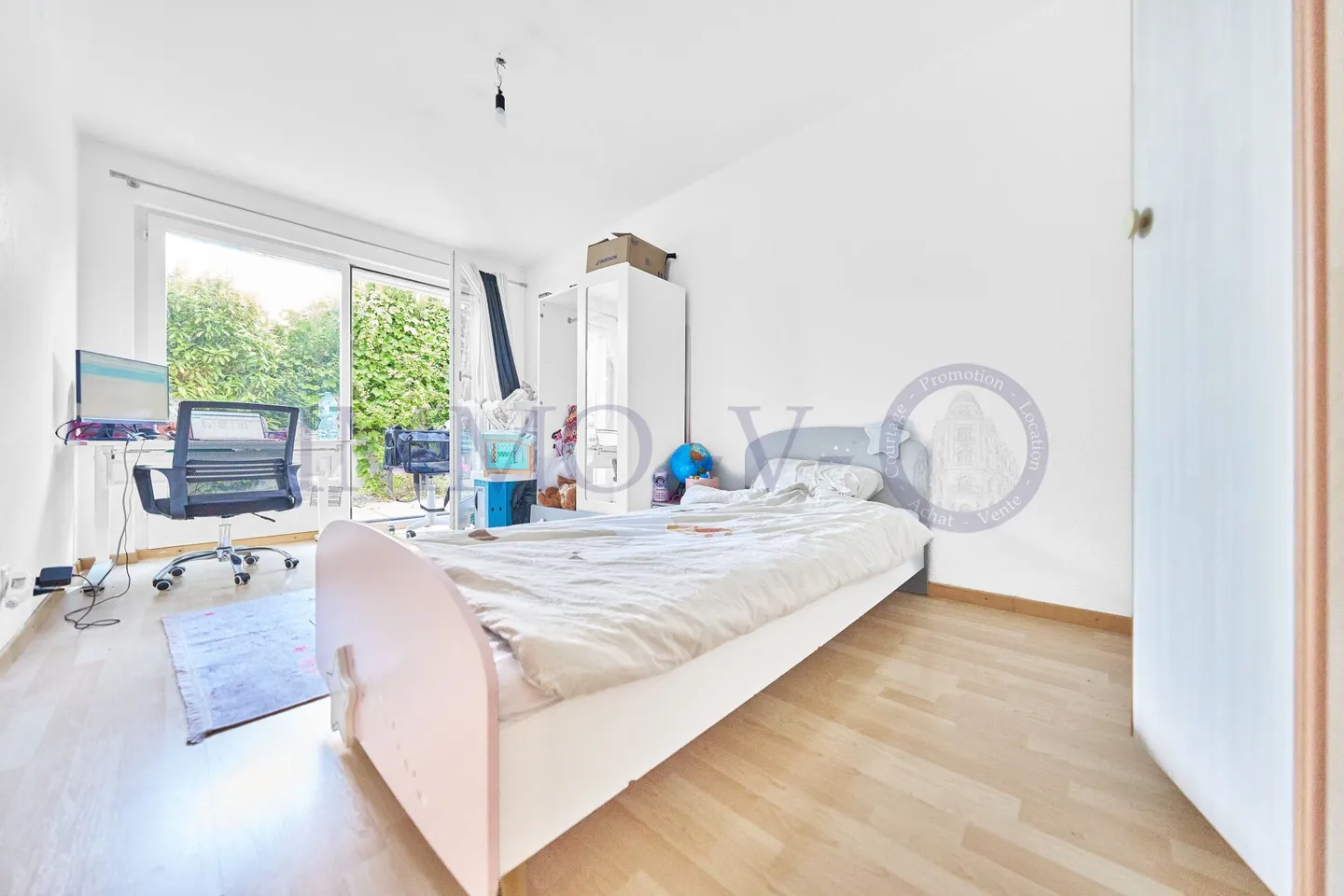 SPACIOUS WITH LARGE TERRACE AND IDEAL LOCATION - Photo 7 of 8