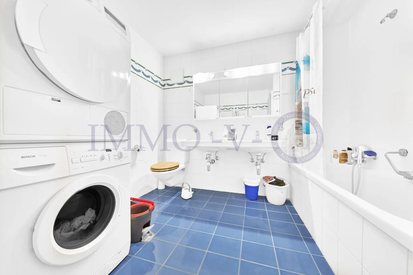 SPACIOUS WITH LARGE TERRACE AND IDEAL LOCATION - Photo 8 of 8
