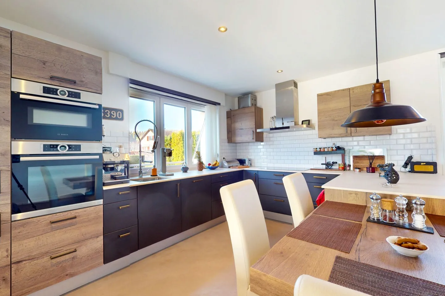 Elegante casa unifamiliare con appartamento indipendente - ristrutturata, luminosa e accogliente - Foto 4 di 22