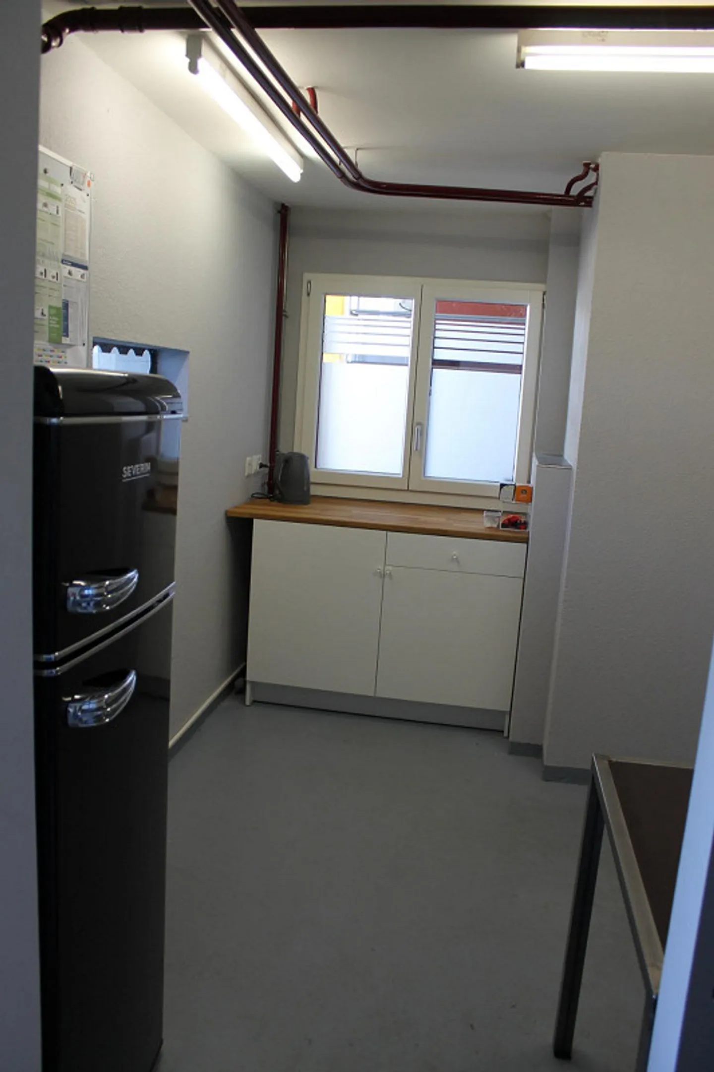 Prêt pour votre entreprise - 169 m² dans un emplacement très visible à Gwatt - Photo 4 sur 6