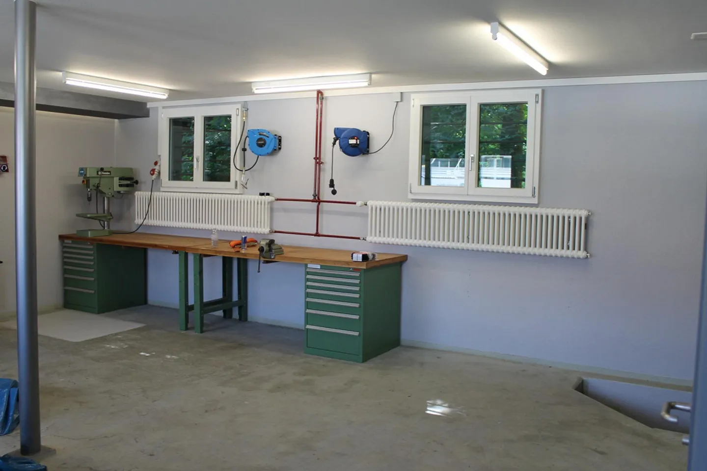 Prêt pour votre entreprise - 169 m² dans un emplacement très visible à Gwatt - Photo 5 sur 6