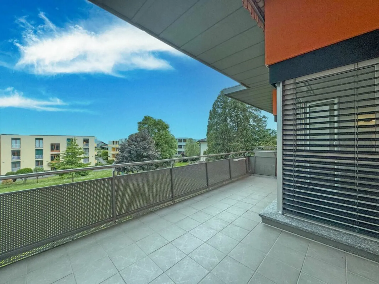 Attico con 3,5 stanze e balcone sud - Foto 2 di 15