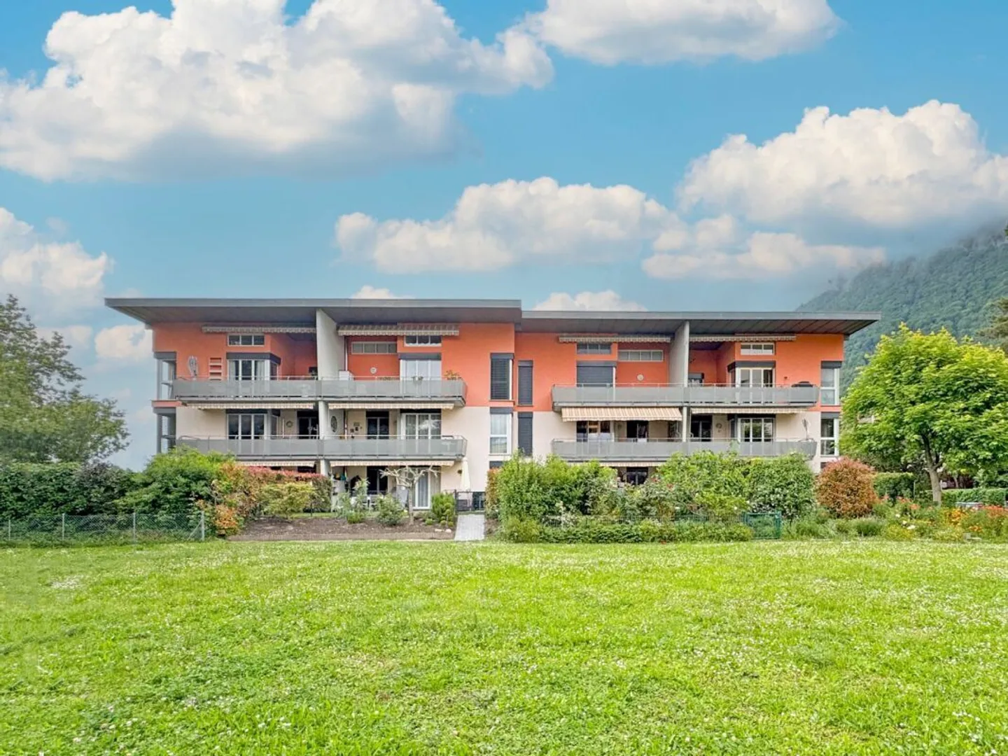 Attico con 3,5 stanze e balcone sud - Foto 4 di 15