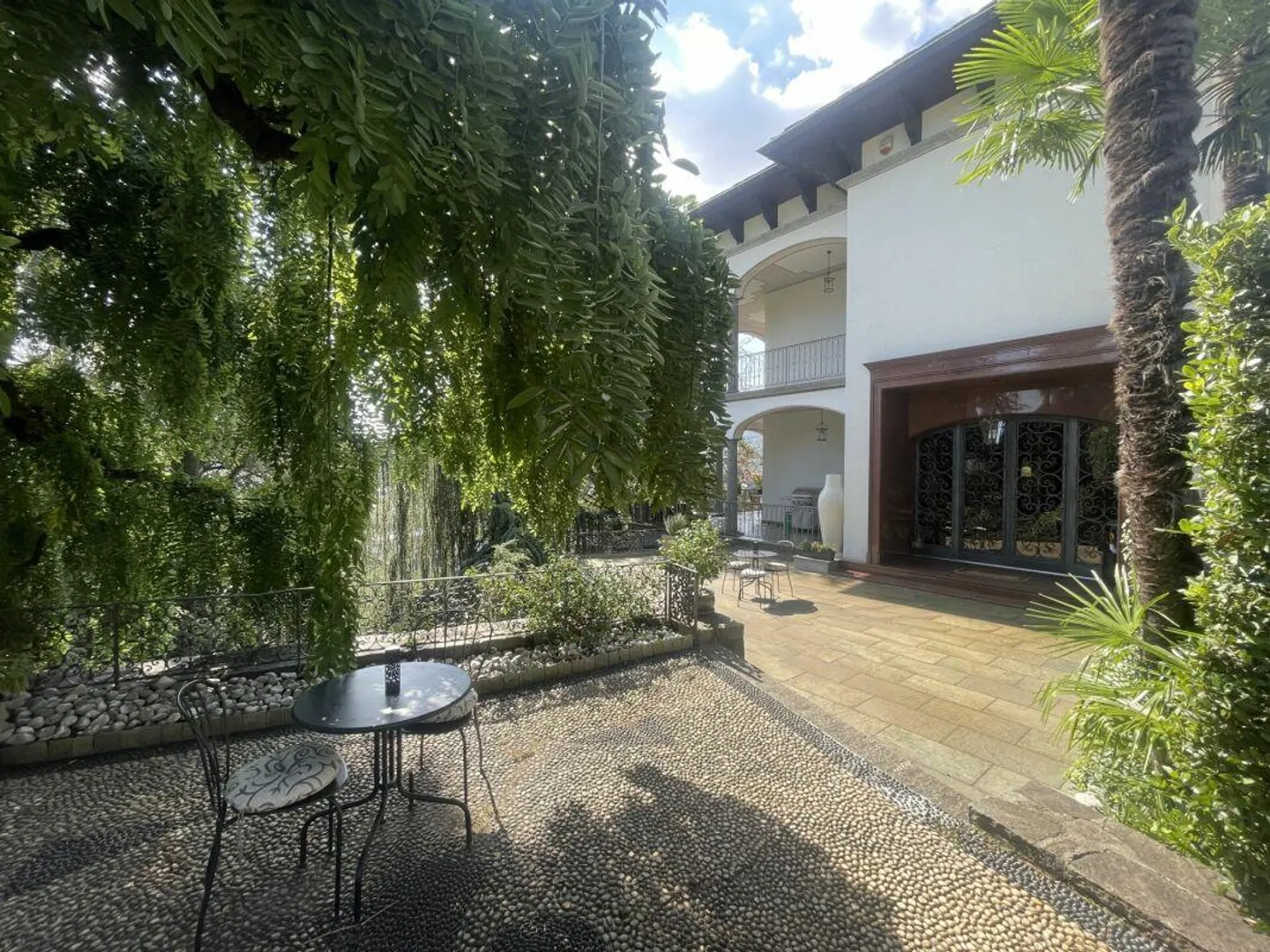 Villa ristrutturata dell'epoca con terreno edificabile - Foto 2 di 18