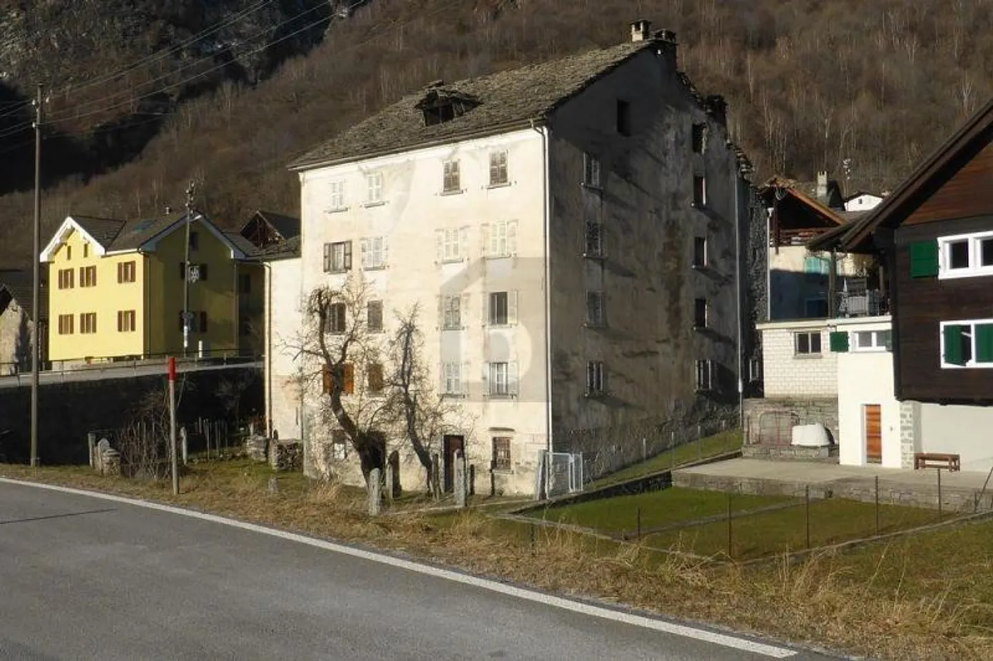 Charmantes Einfamilienhaus in Chironico - Foto 2 von 6