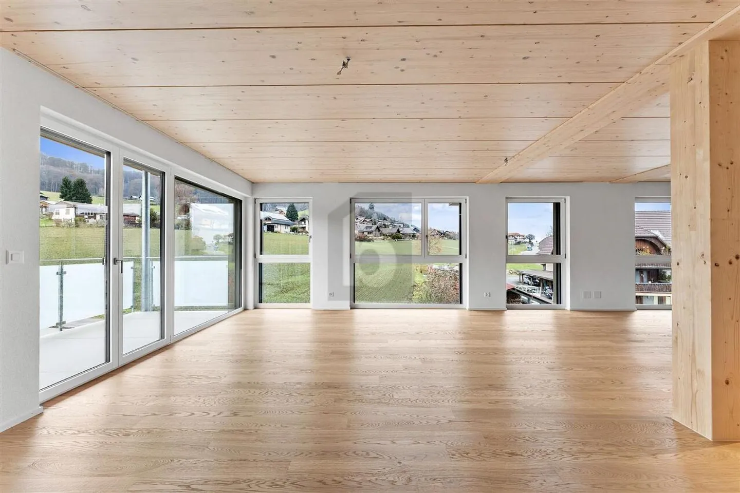 MODERN, SPACIOUS AND STYLISH - Photo 5 of 6