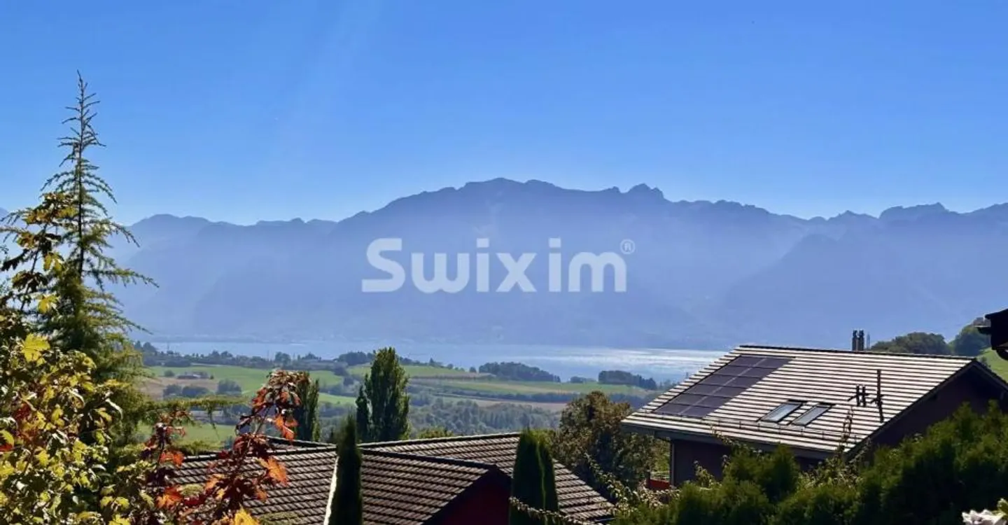 Familienvilla in ruhiger Lage mit Blick auf den See und die Alpen - Foto 1 von 7