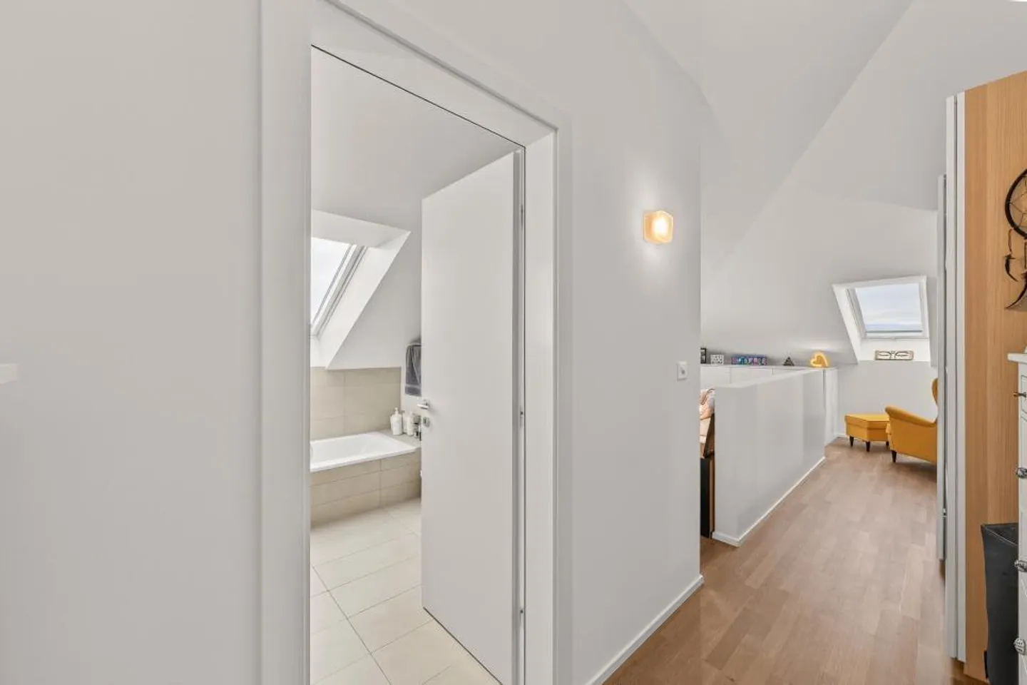 PENTHOUSE WITH PANORAMIC VIEW - UNDER STATION - Photo 8 of 11