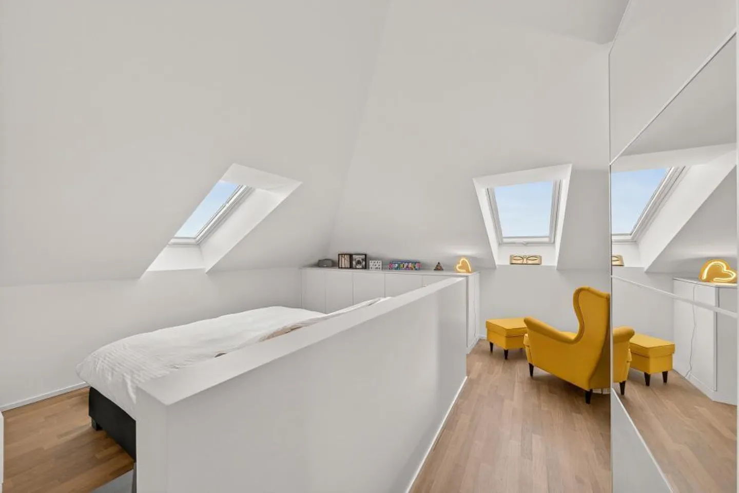 PENTHOUSE WITH PANORAMIC VIEW - UNDER STATION - Photo 9 of 11