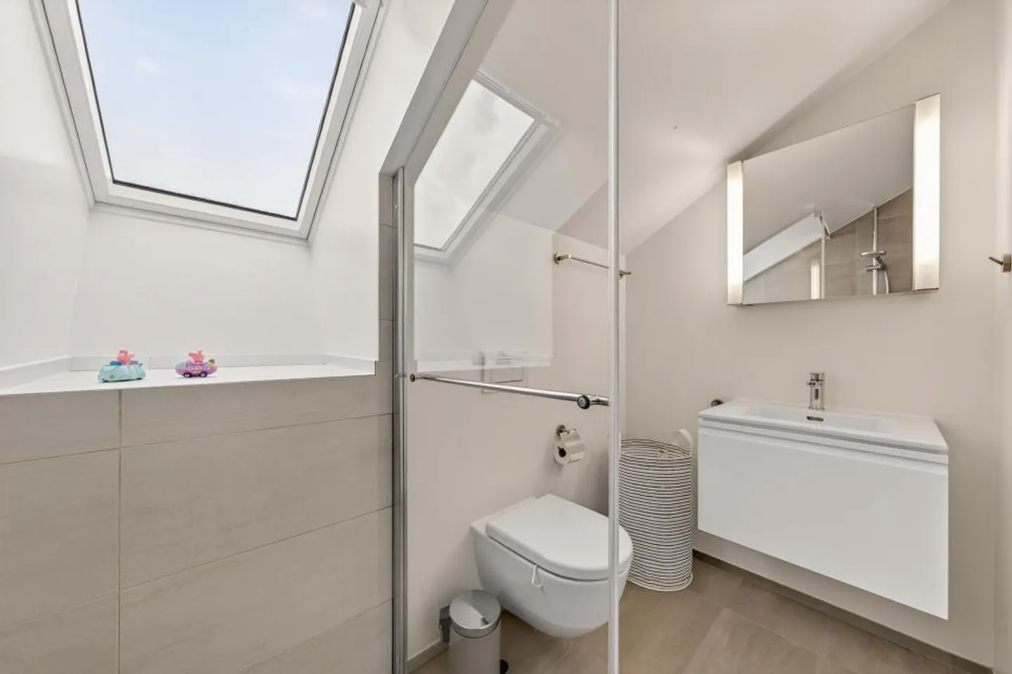 PENTHOUSE WITH PANORAMIC VIEW - UNDER STATION - Photo 11 of 11