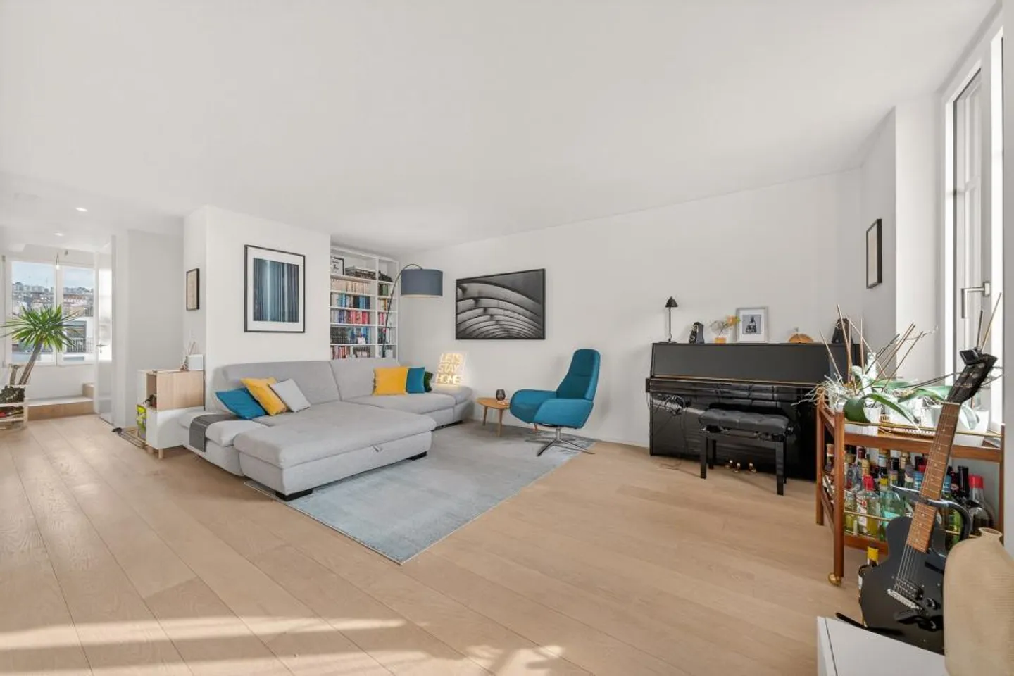 PENTHOUSE WITH PANORAMIC VIEW - UNDER STATION - Photo 4 of 11