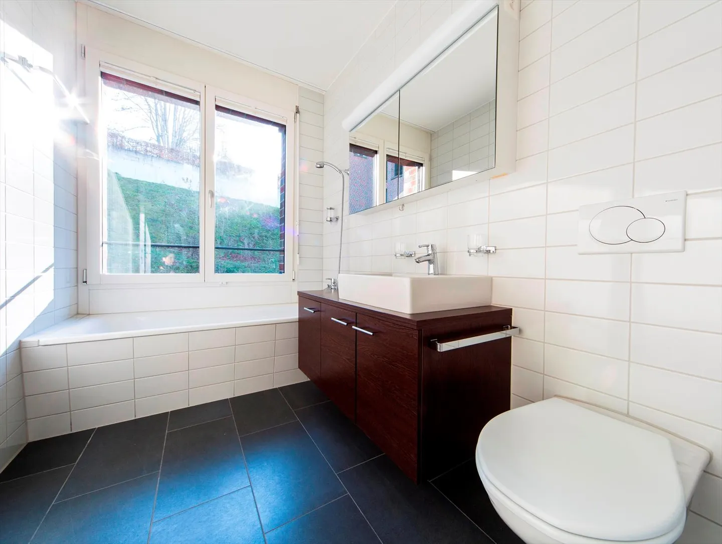 Modern 2.5-Room Apartment - Photo 3 of 6