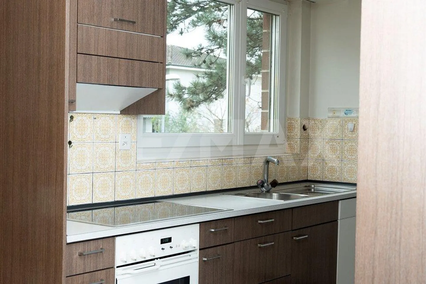 Charming 3.5 Room Apartment in Allschwil - Photo 2 of 13