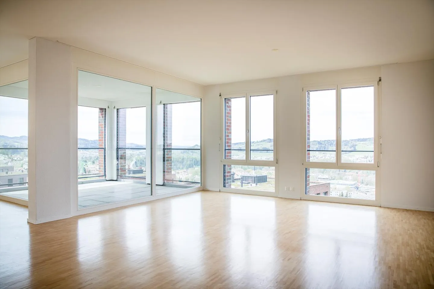 Modern 2.5-Room Apartment - Photo 5 of 6