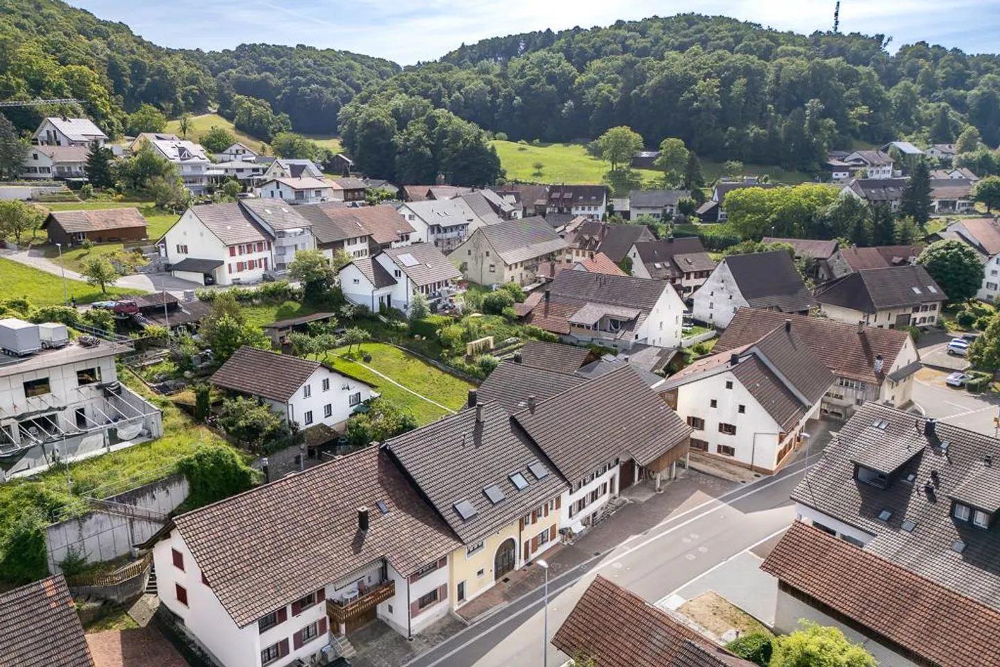 Multi-family house in a quiet village location - Photo 2 of 10