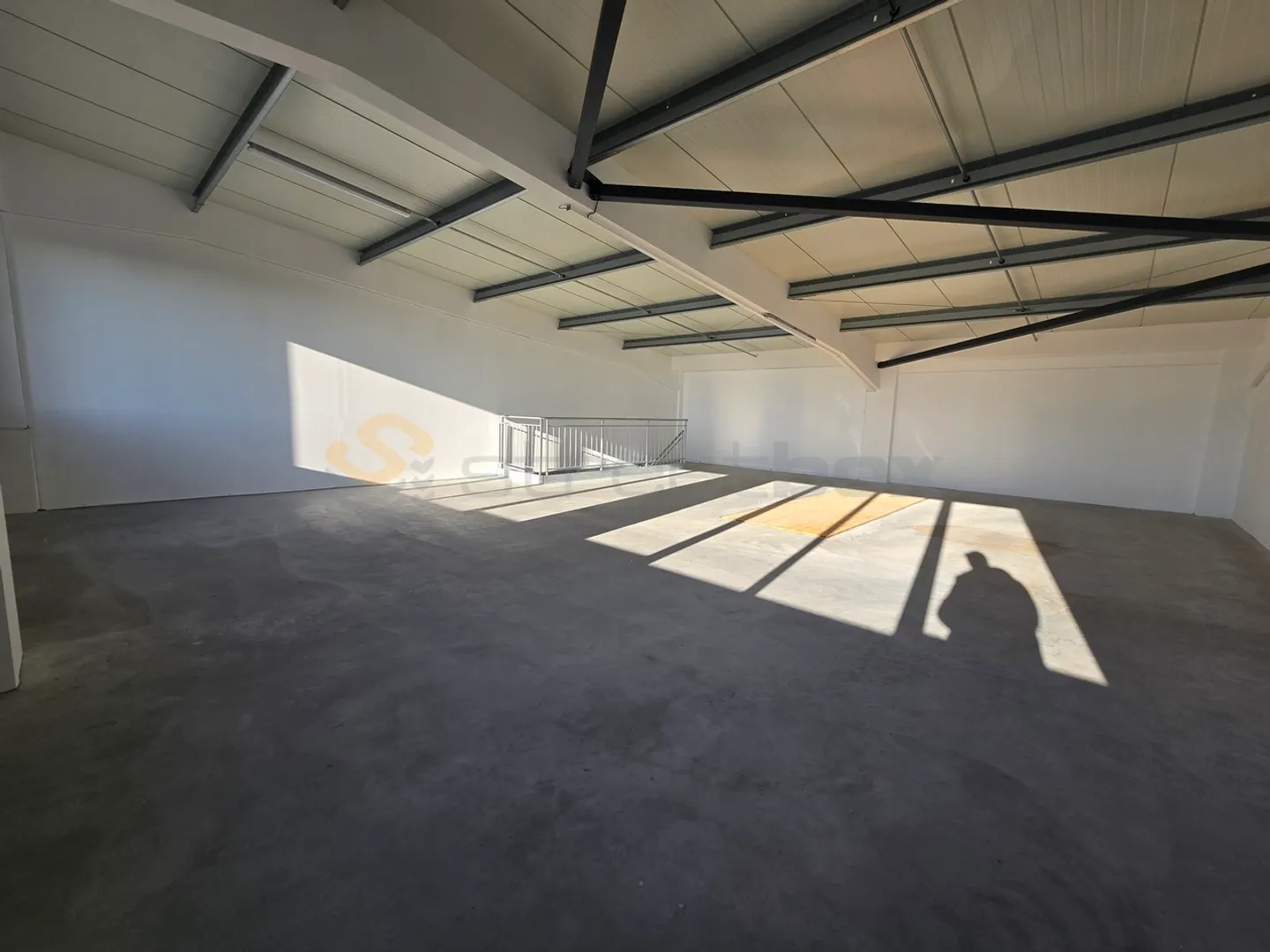 Mixed-use building for rent - Photo 6 of 6