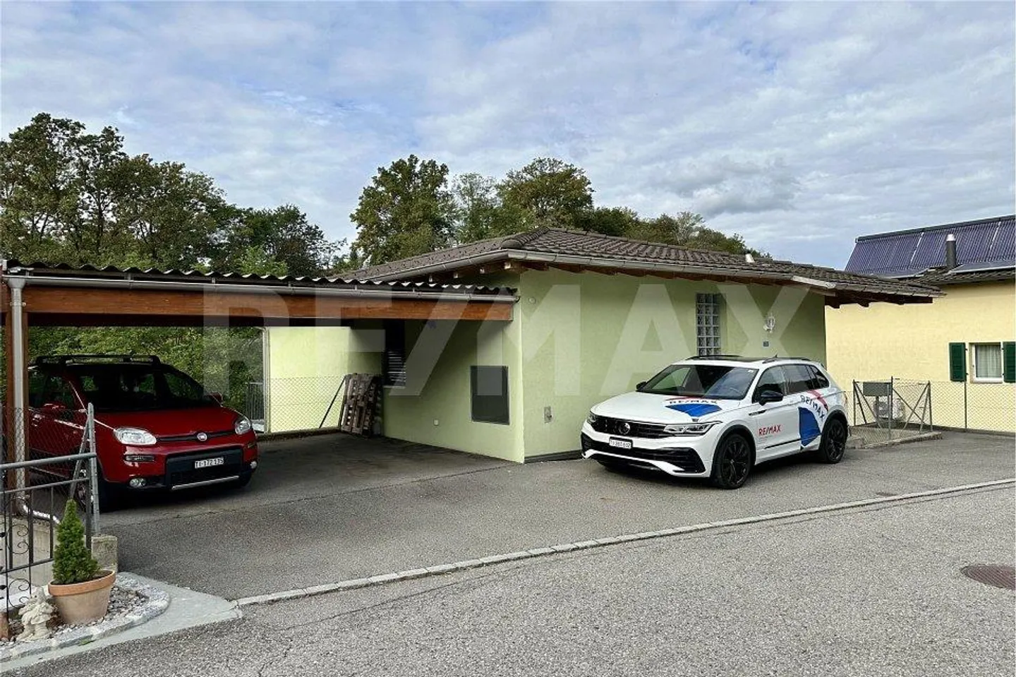 Belle maison unifamiliale avec jardin et plusieurs places de parking - Photo 1 sur 13