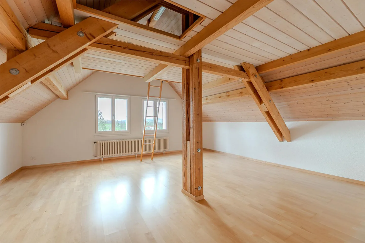 9 ½ Room House for Sale in Mettmenstetten - Photo 1 of 19