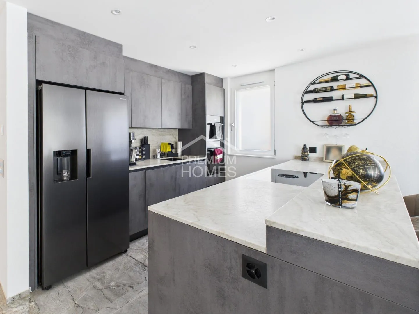 Modern Smart Home with Garden - Photo 4 of 11