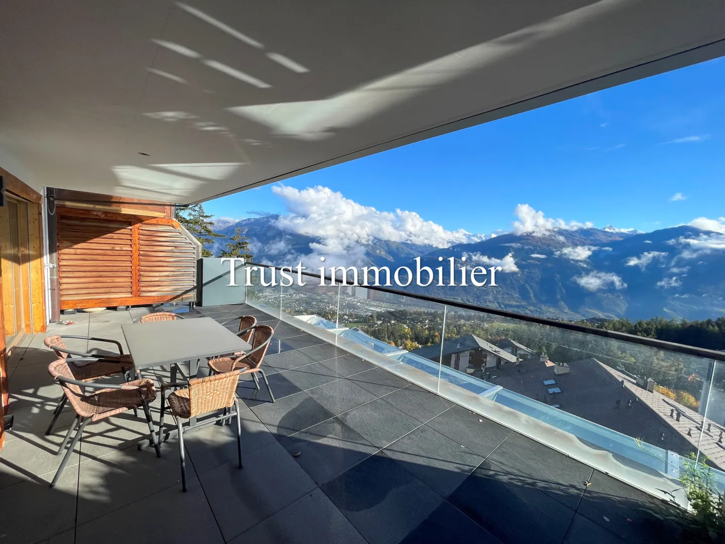 4006. Apartment with a breathtaking view - Photo 2 of 17