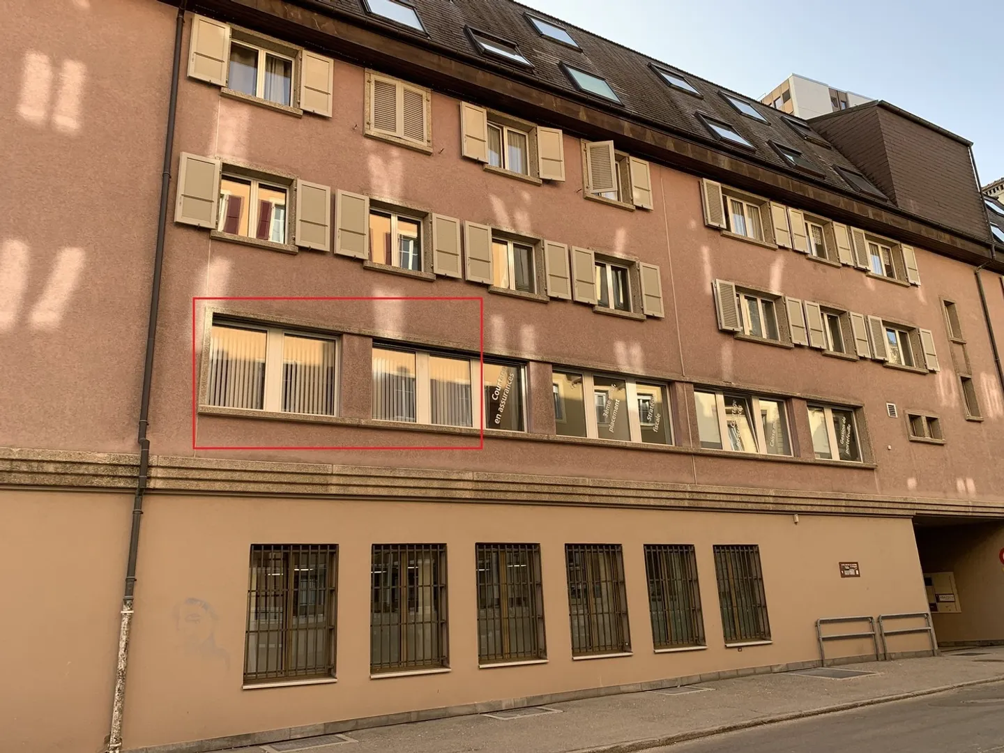 Büro zu vermieten von 27m2 in der Nähe des Marktplatzes in La Chaux-de-Fonds - Foto 1 von 8